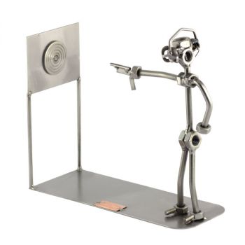 PISTOLENSCHÜTZE MIT ZIELSCHEIBE