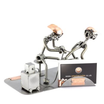 TÄTOWIERER MIT VISITENKARTEN-HALTER